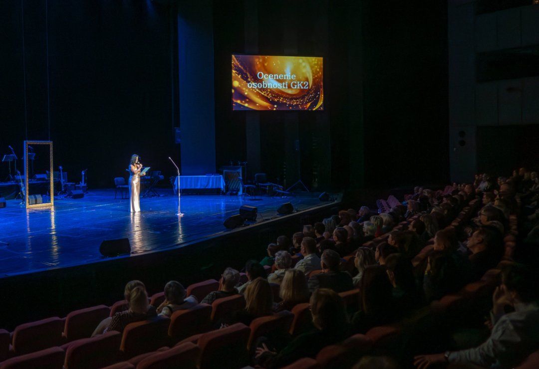 Umelecké slovo zástupkyne školy a konferenciérky Ivety Sopkovej. Zdroj: GK2
