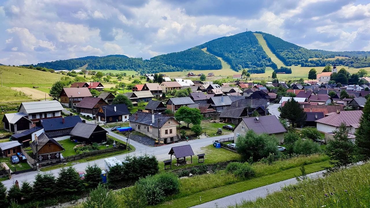 Dedinka, na konci Rajeckej doliny, postupne vymiera. Dnes tam žije okolo 120 obyvateľov. Zdroj: FB/Čičmany/Martin Čecho