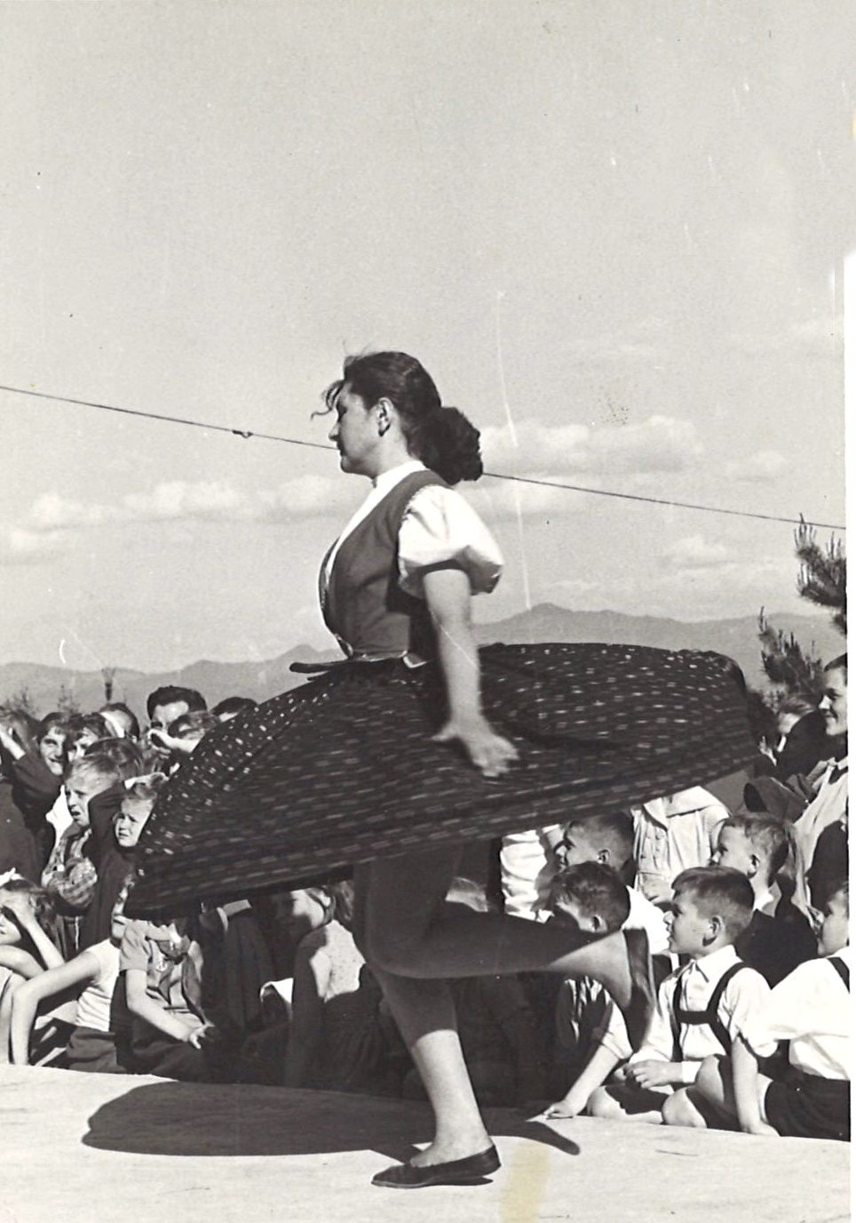02_MILOVALA_FOLKLOR.jpg