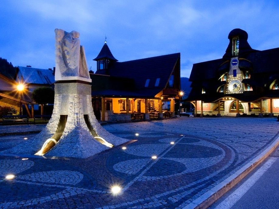1 Facebook Stará Bystrica - obec so Slovenským orlojom.jpg