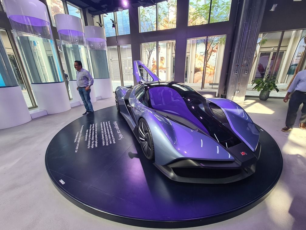 20220311_162724 Vodíkové auto v slovenskom pavilóne.jpg