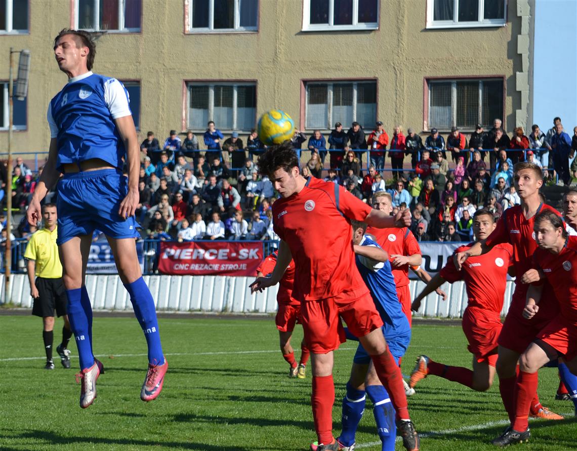 25.10.2014 sa futbal na jeden deň vrátil na martinský štadión_.jpg