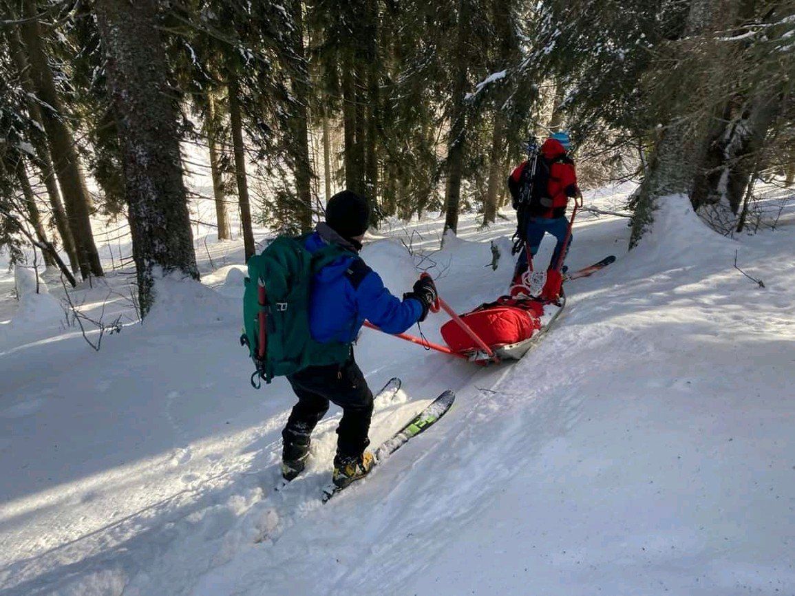 Ak sa vydáte ďalej po chodníku, zavedie vás až ku Kaplnke pod lipou. Budete mať odtiaľto nádherné výhľady na celé okolie.
