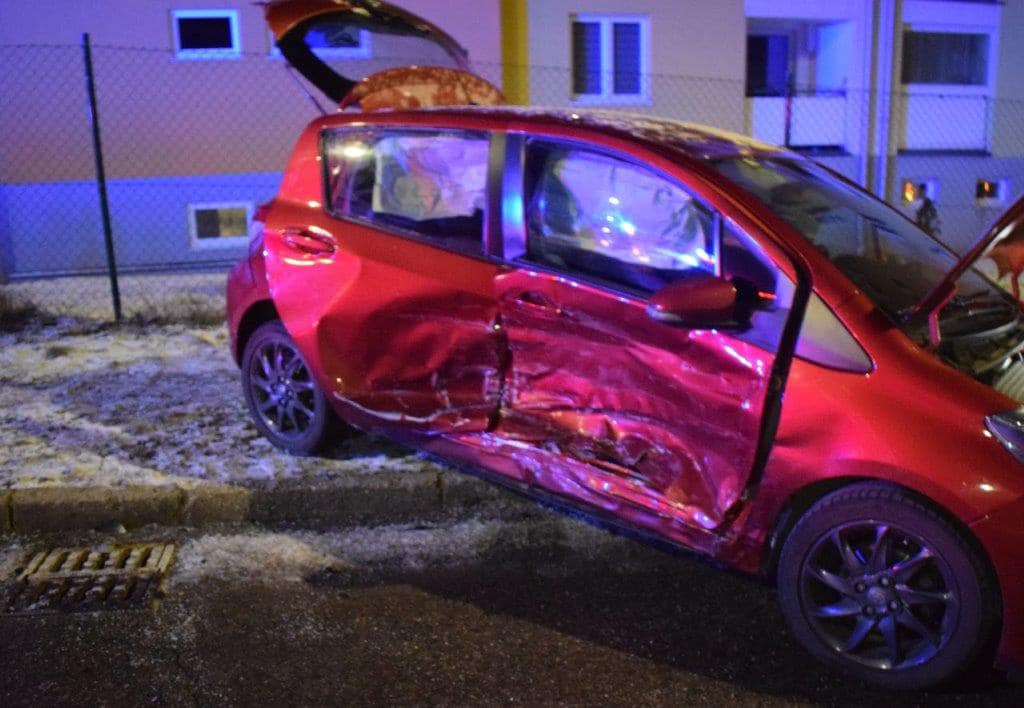 V Toyote utrpeli zranenie dvaja mladí ľudia. FOTO: Polícia