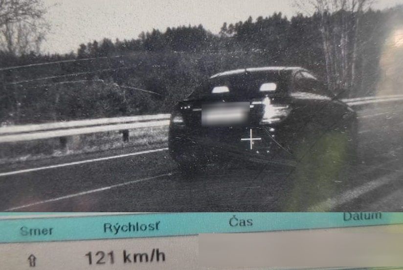 Na vrchu Oravcové, kde končí kalvária, je aj miléniový stĺp, ktorý dominuje celému priestoru.