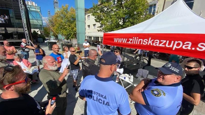 Foto: Milan Ftorek. Antivaxeri v Martine 6. septembra 2021