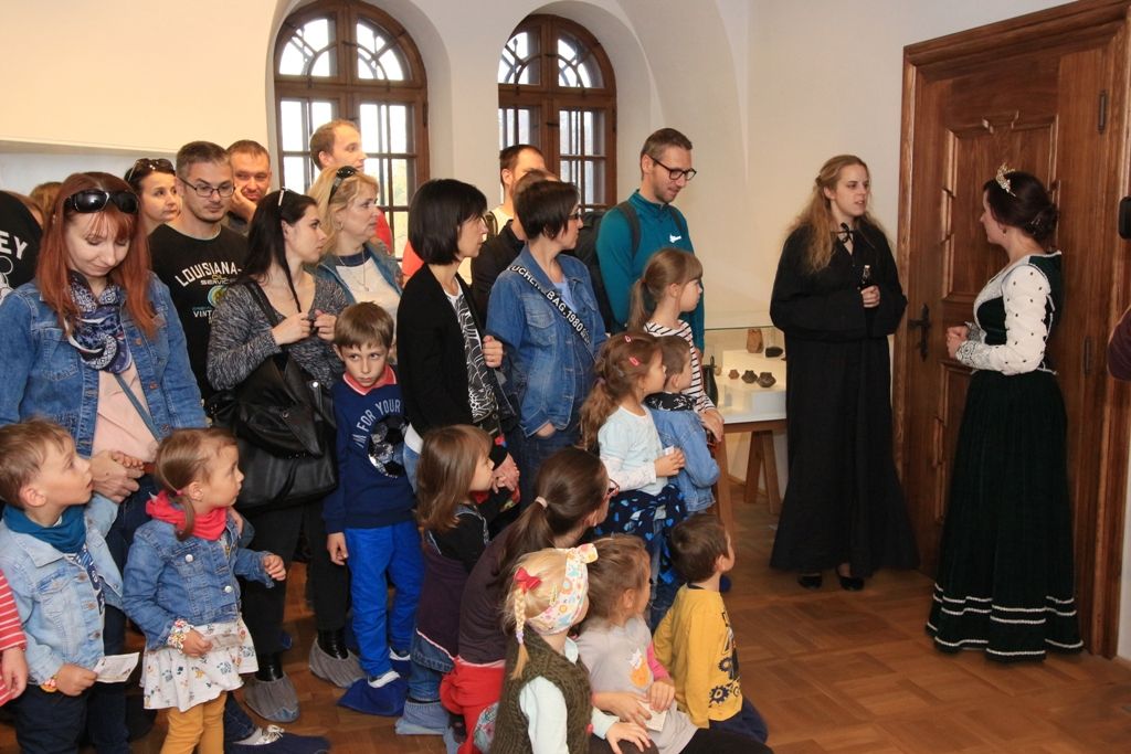 Chýbať nebudú ani komentované prehliadky v hrade.JPG