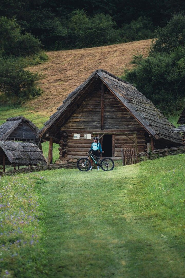 CykloTrasa_zaplavene-obce-Liptovska-Mara_archeoskanzen-HAVRANOK_leto-2023_NellyGo-7small.jpg