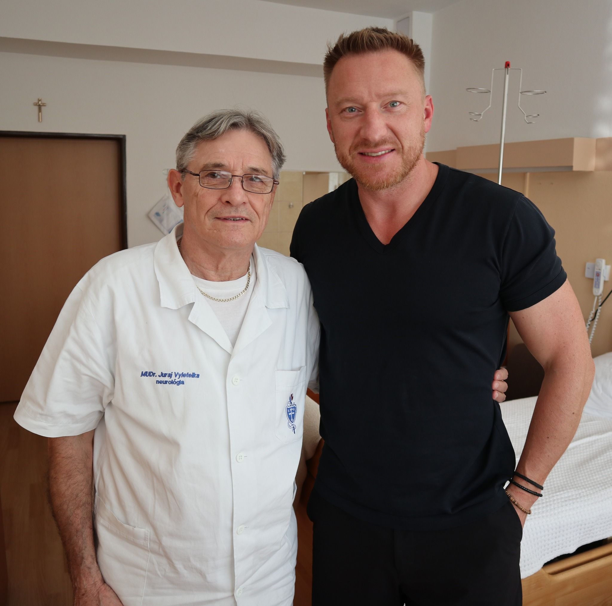 FNsP ZA_Juraj Vyletelka s pacientom Mariánom Hossom.jpg