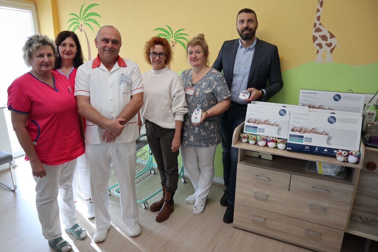 FNsP ZA_Nadácia Križovatka odovzdala žilinskej nemocnici nové monitory dychu.JPG