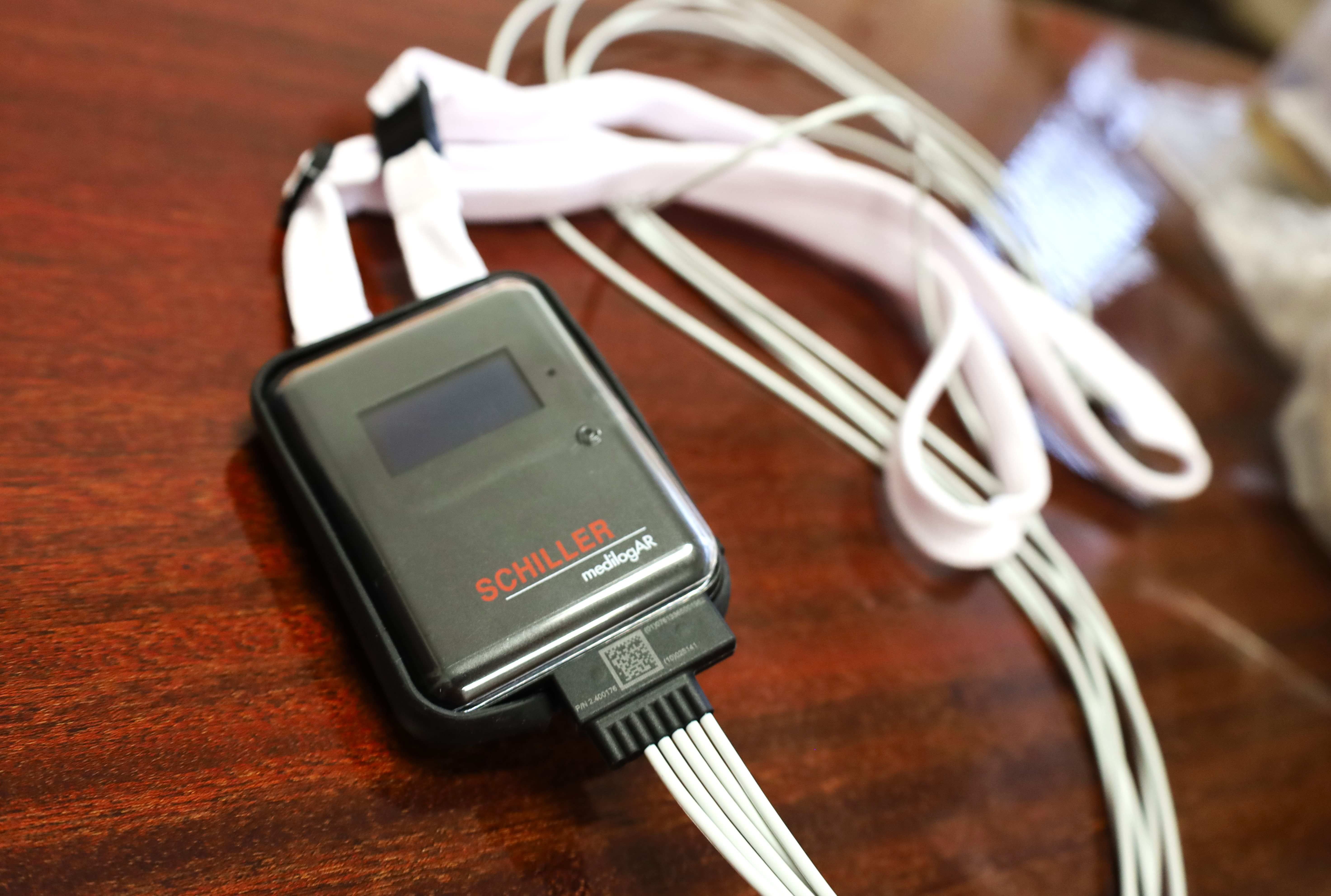 FNsP ZA_Žilinská neurológia rozšírila prístrojové vybavenie o moderný EKG Holter.JPG