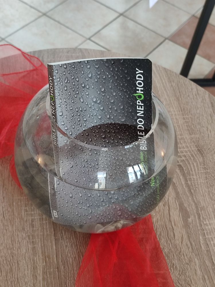 Vodná biblia vydrží aj pod vodou