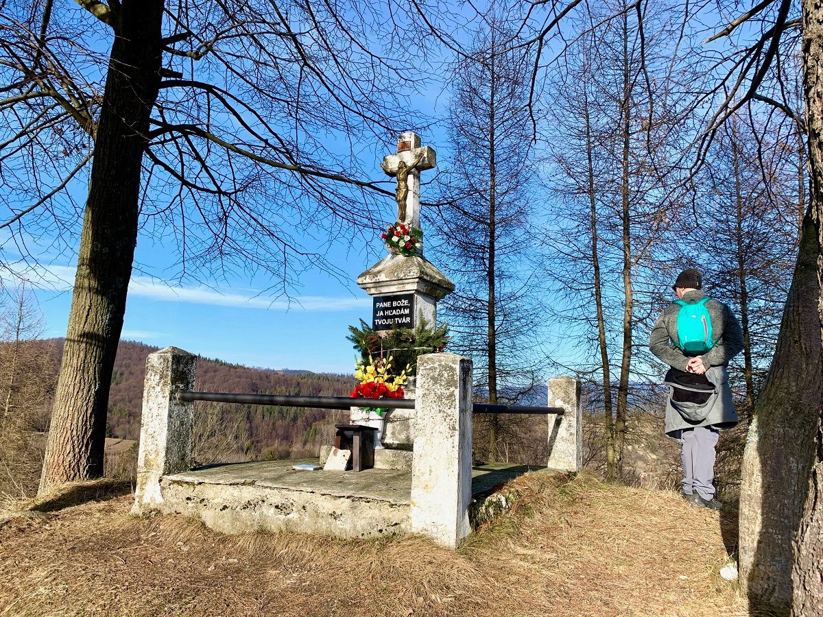 Pri kríži sa zvykli modliť muži, ktorí odchádzali do vojny.
