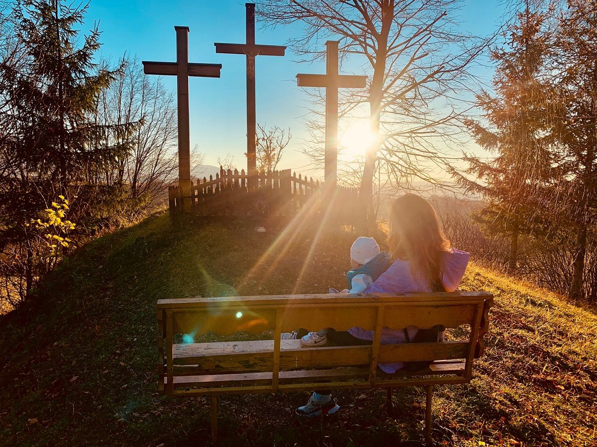 Tri kríže sme prvýkrát navštívili minulý rok na jeseň. Aj v tomto ročnom období tam bolo nádherne.