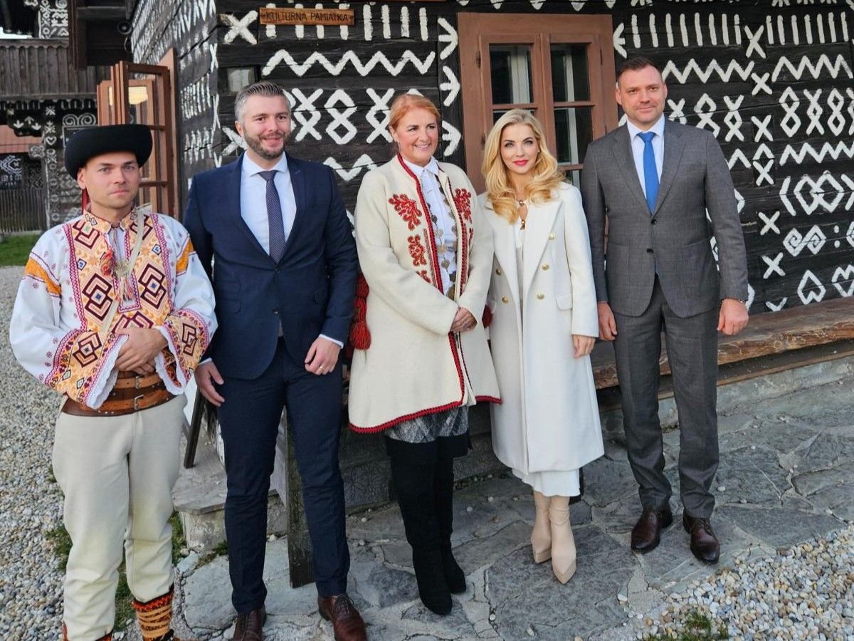 Ministerka kultúry v Čičmanoch_2.jpg