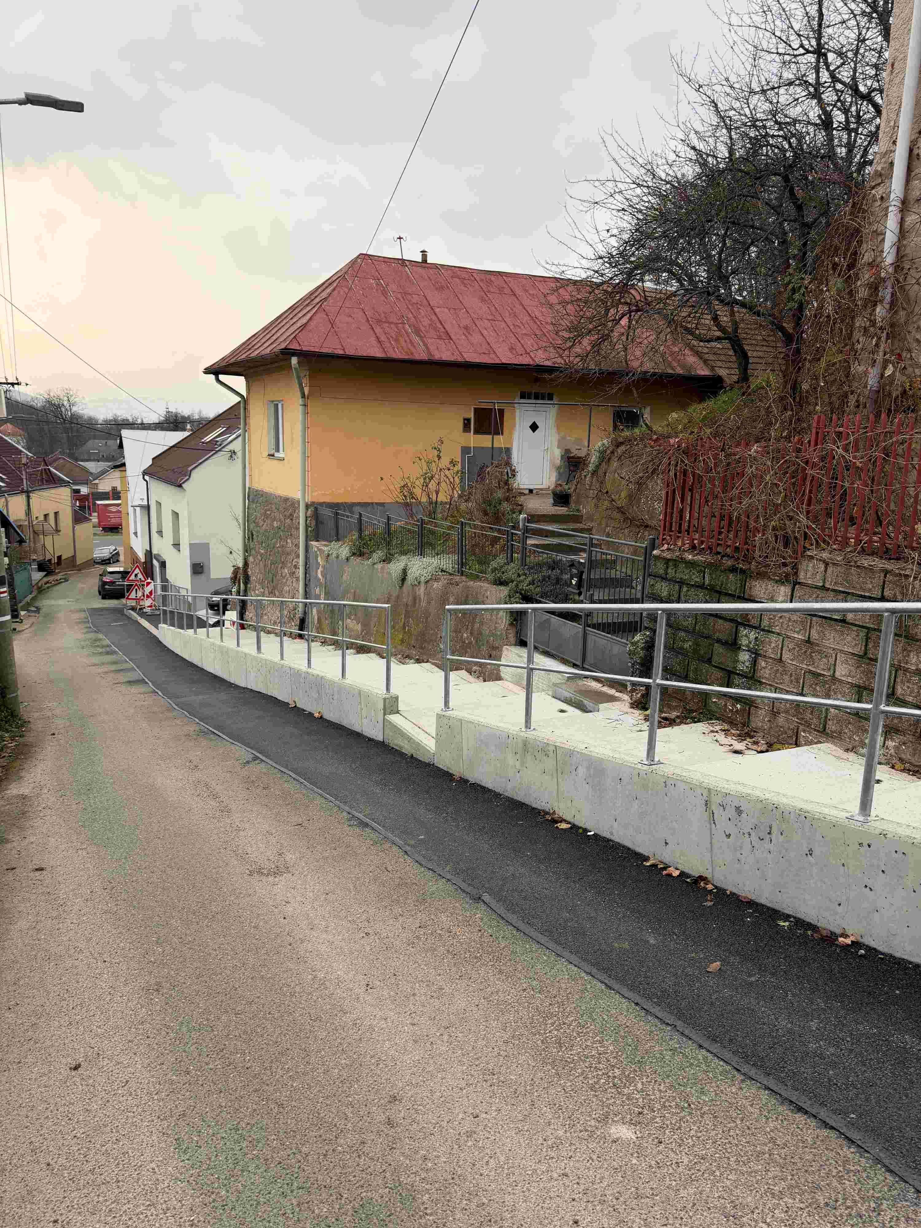 Nové schody v Budatíne..jpg