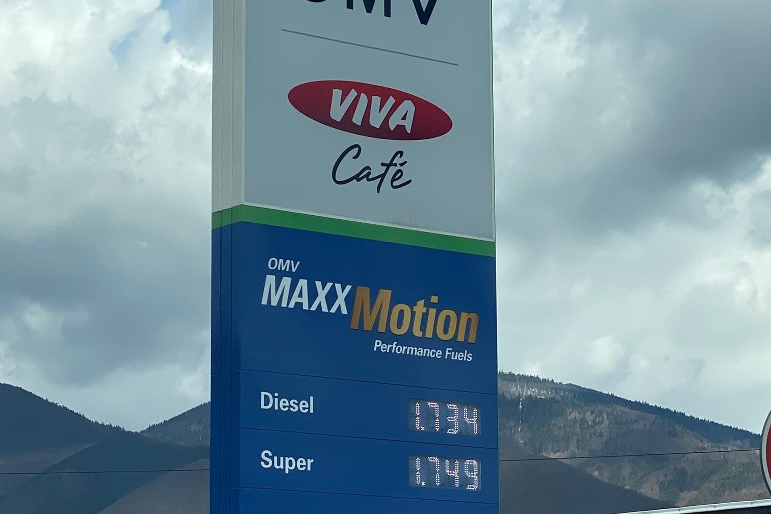 OMV v Martine, na hlavnom ťahu zo Žiliny do Martina.jpg