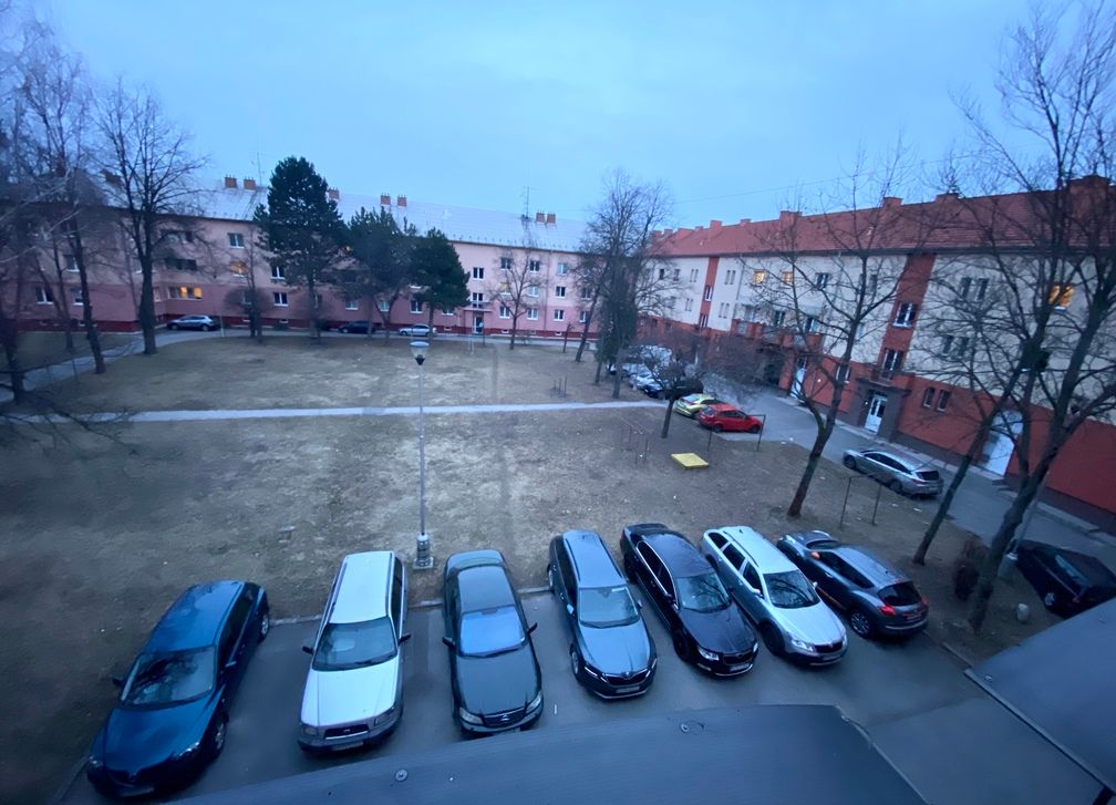 Obyvatelia sa sťažujú na nedostatok parkovacích miest_.jpg