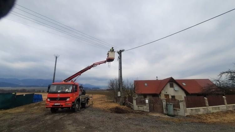 Odstraňovanie hniezda z elektrického vedeia Ivančiná_ (002).JPG