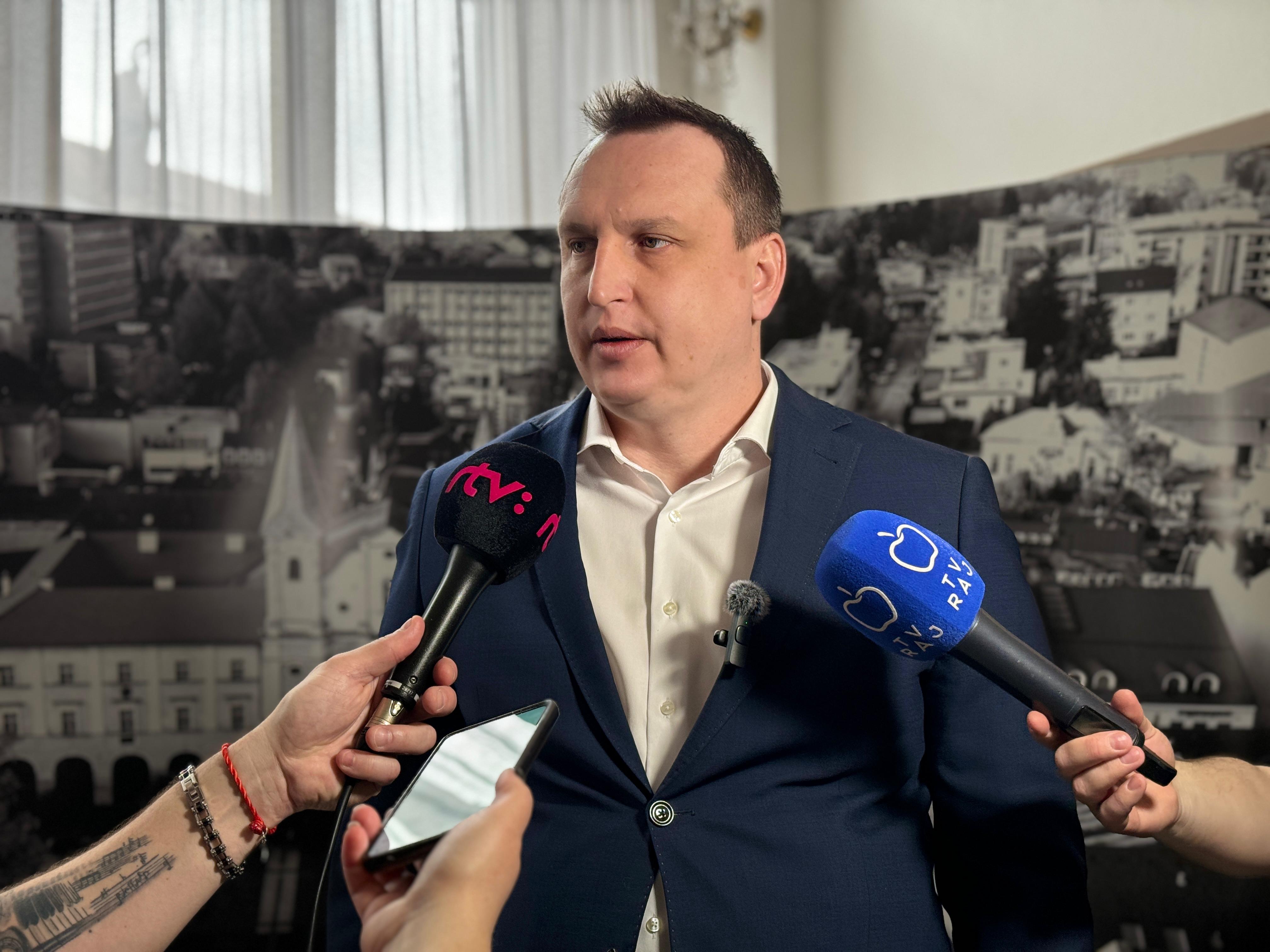 PETER ROLKO 6.jpg