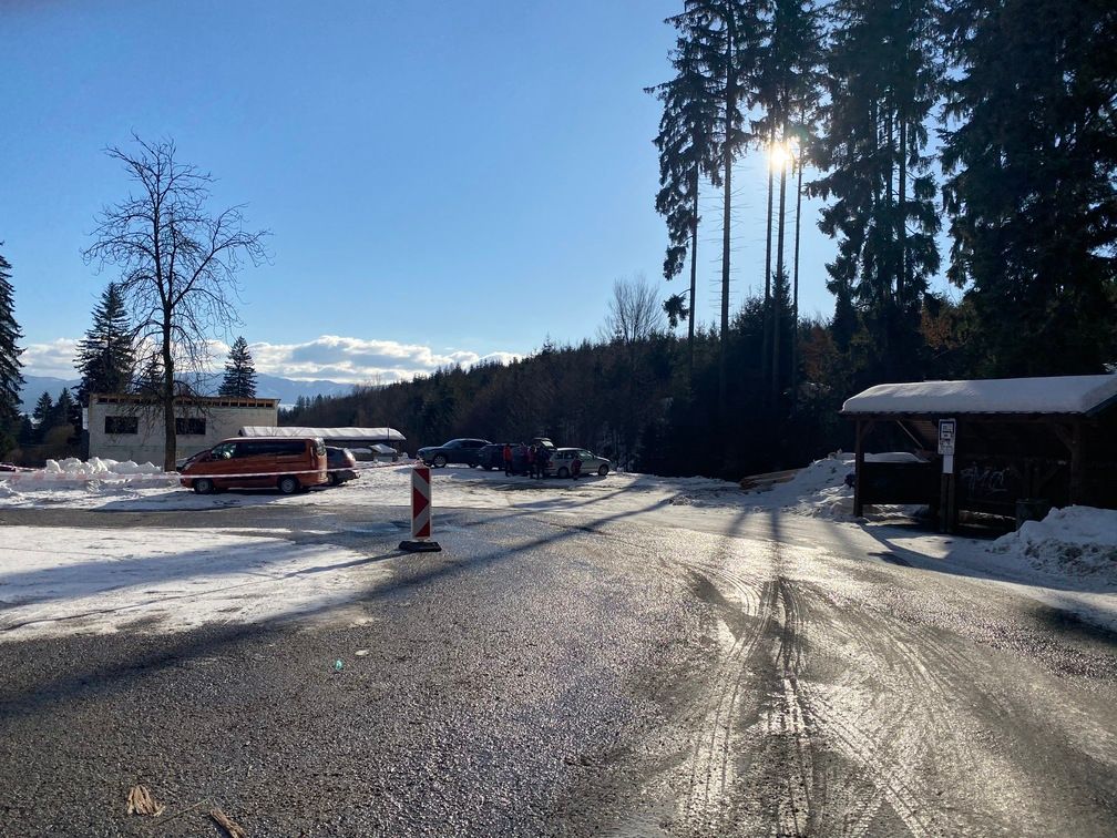 Parkovisko pri konečnej zastávke Stráne.