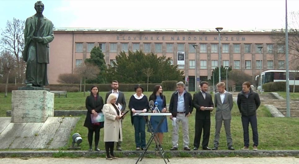 Prví ôsmi kandidáti za Skúsme to inak sa predstavili v Martine.jpg