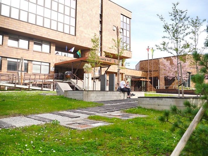 Revitalizacia-plochy-pred-budovou-MsU-ZA.jpg