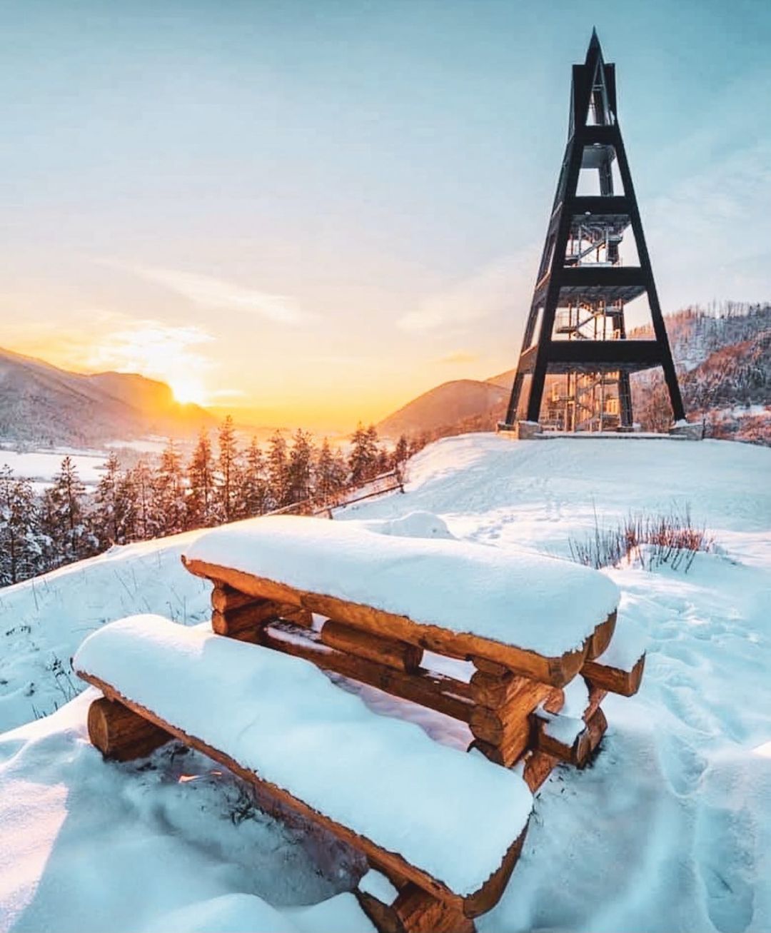 Rozhľadňa Terchovské srdce Zdroj  instagram.comthisisorava  _.jpg
