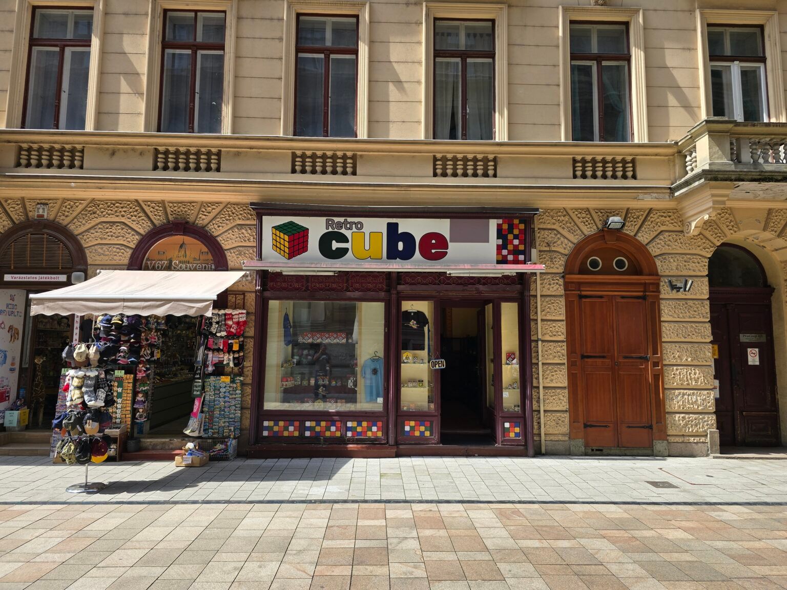 Rubiks-Cube-Shop-exhibition-1536x1152.jpg