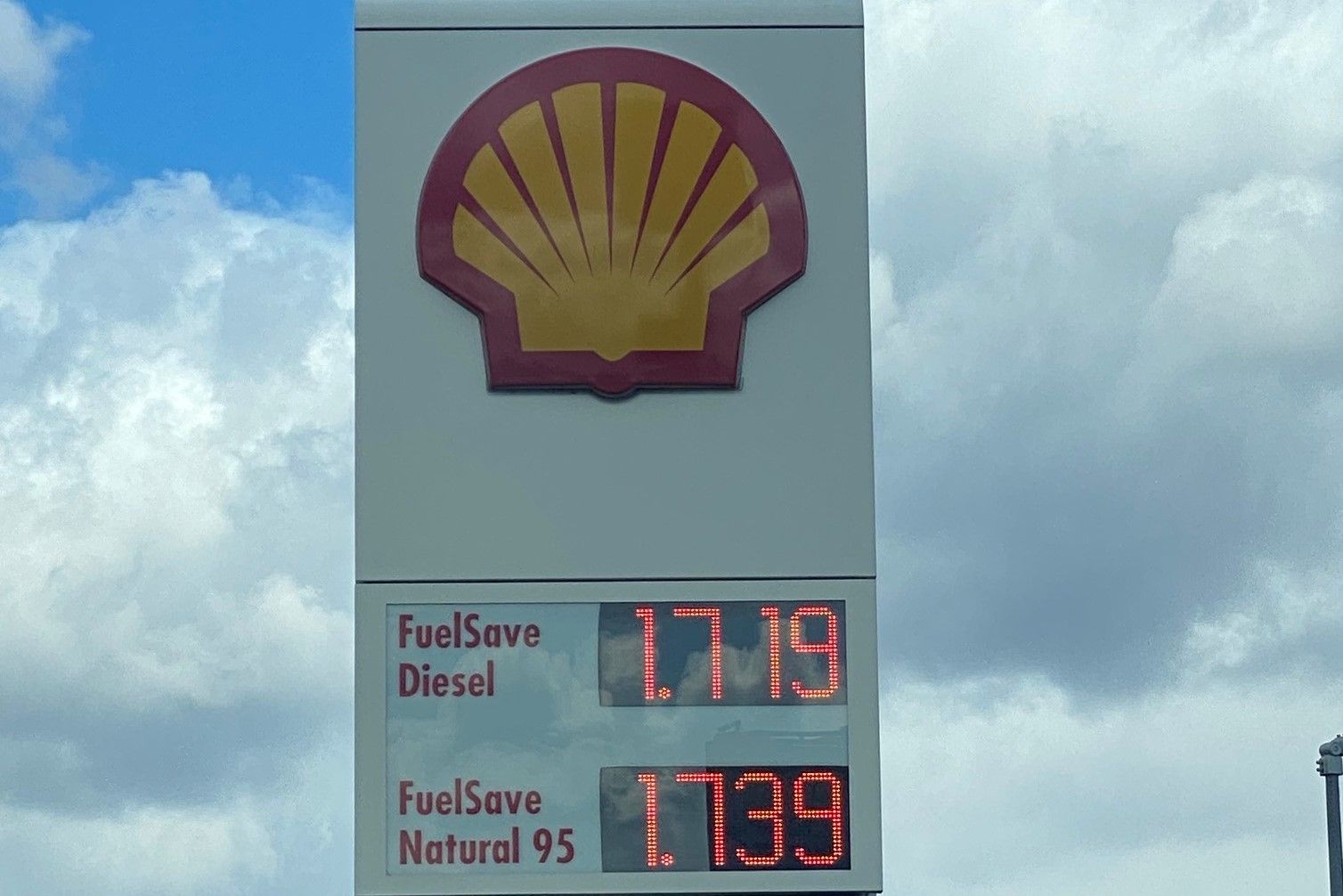 Shell Martin, Pltníky, pri Tecsu.jpg