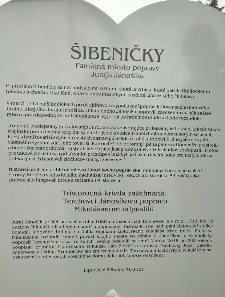 Tabuľa pri pamätníku.jpg
