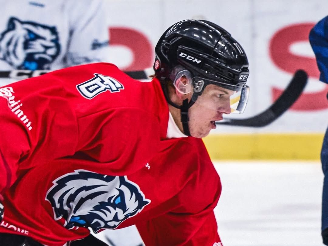 🤩 Trénuje, usmívá se a je zdravý. Je fajn vidět Adriena Bartoviče znovu na ledě. V Liberci bude.jpg