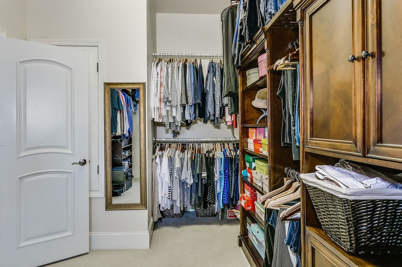 closet-4572626_1280.jpg
