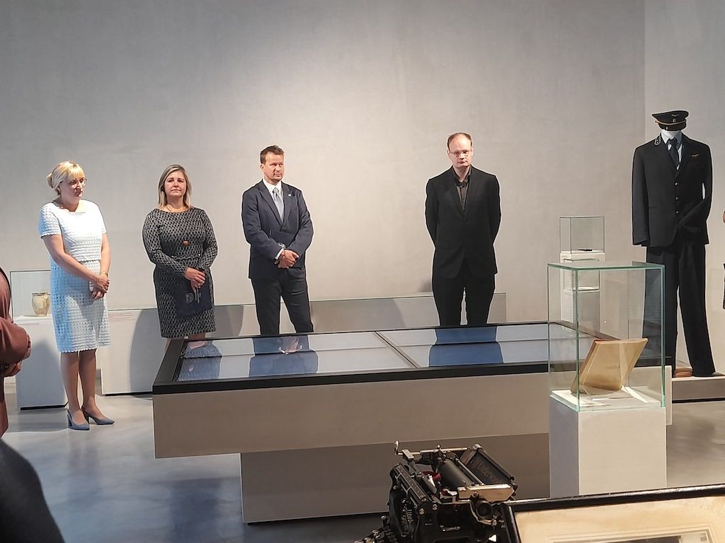 foto z otvorenia expozície.jpg