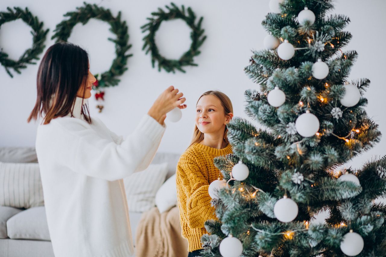 mother_with_daughter_decorating_christmas_tree_cf2b8f7116.jpeg