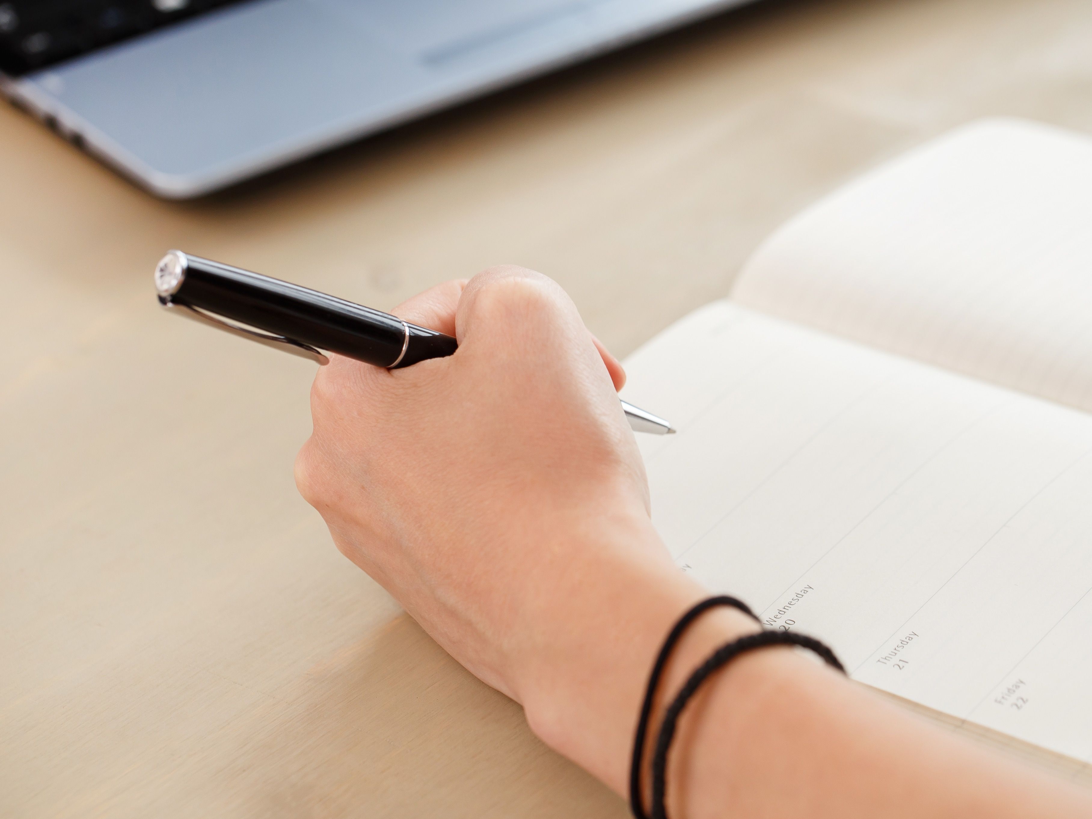 office_home_woman_by_table_2_9a05a08b8a.jpeg