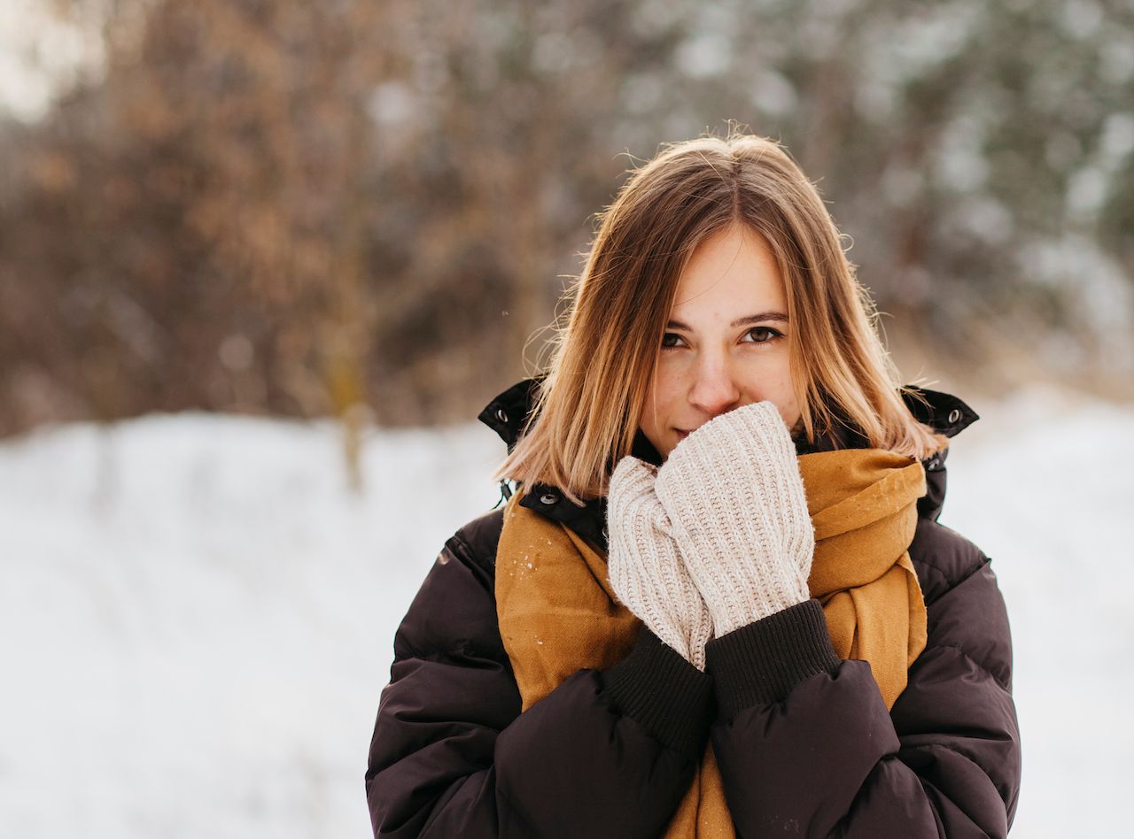 pretty-woman-winter-clothes-warming-hands.jpg