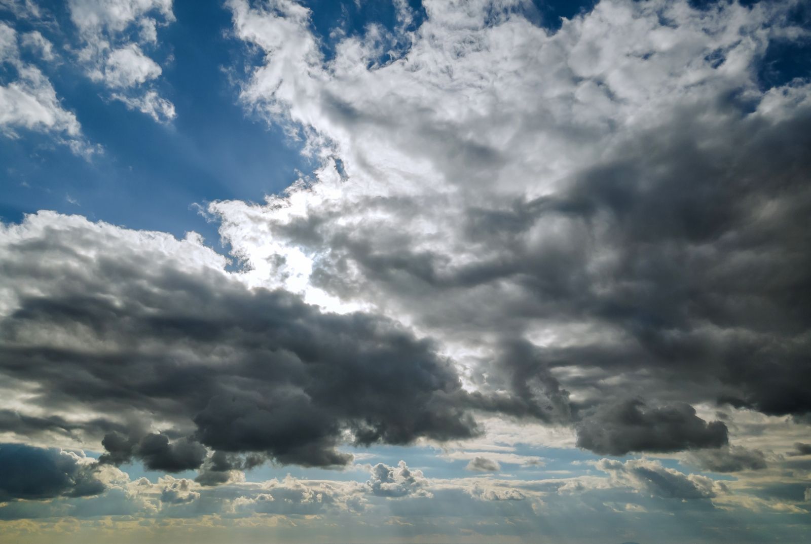 summer-bright-blue-sky-with-clouds_1600x1074.jpg