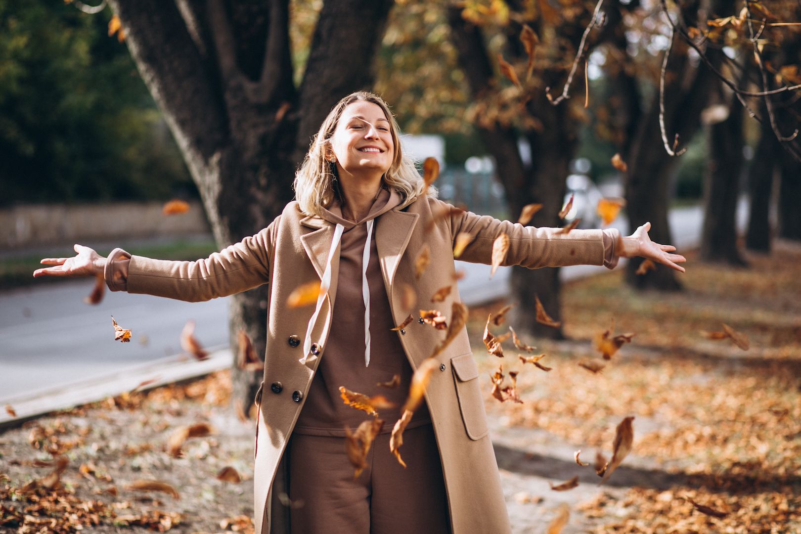 young_woman_beige_suit_outside_autumn_park_71f9e14a90.jpeg